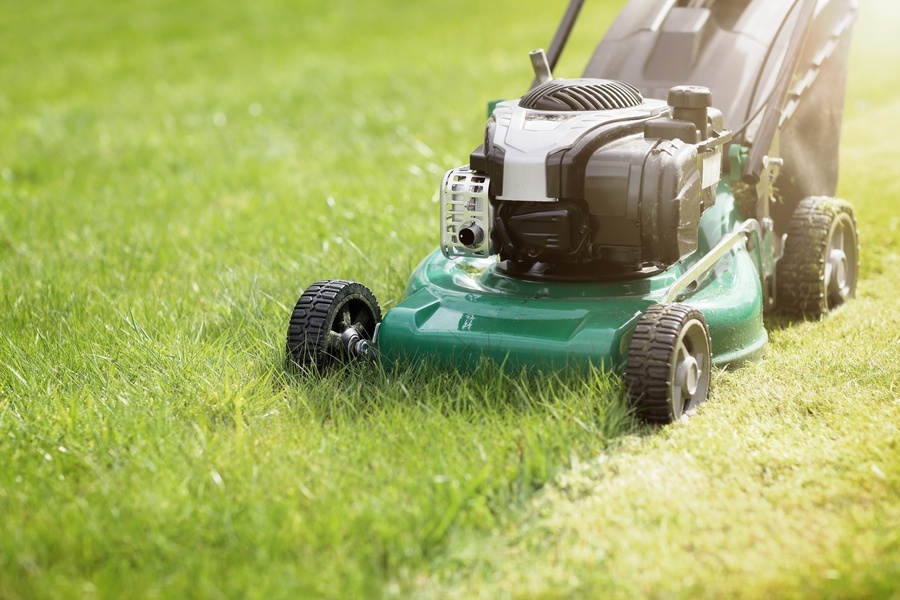 Lawn Care in Florence Park South, Tulsa, OK 74105 with lush green grass and a professionally maintained residential yard